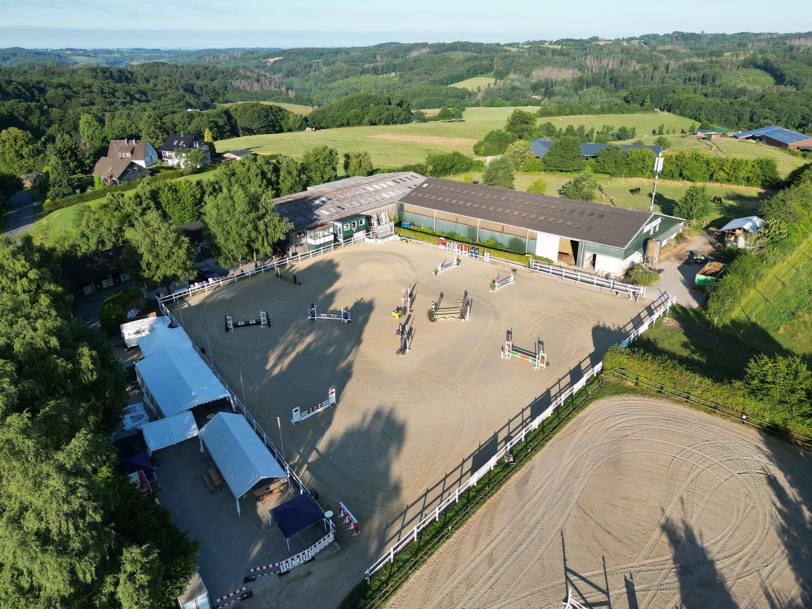 Luftaufnahme der Reitanlage in Wermelskirchen-Dhünn